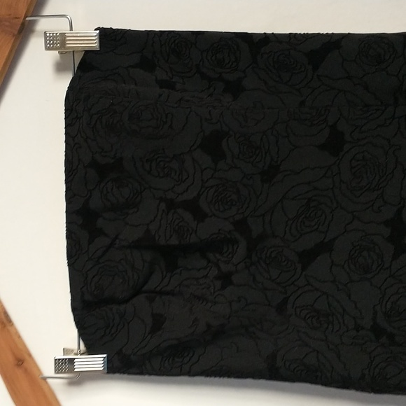 Willi Smith Black Velvet Rose Party Dress Size 8 - Picture 5 of 7